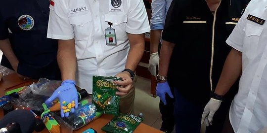 Berdalih dikonsumsi sendiri, AW pesan permen ganja dari Amerika