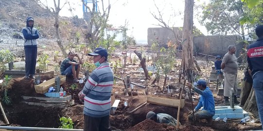 Bongkar makam untuk proyek Tol Semarang, warga temukan gigi emas dan jimat