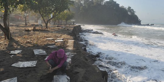 BMKG minta warga sekitar perairan barat Lampung waspadai gelombang tinggi