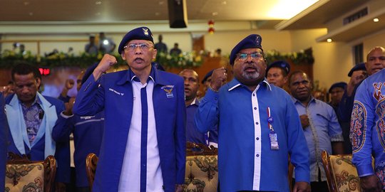 Lukas Enembe dan Pakde Karwo diklaim masuk timses Jokowi, Demokrat berang