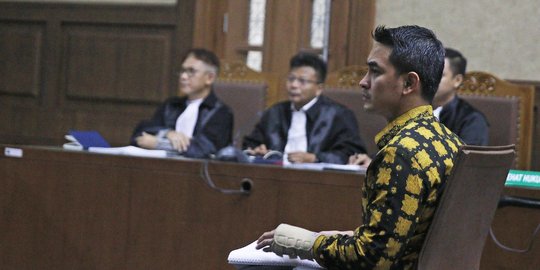 Zumi Zola jalani sidang perdana