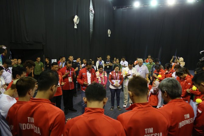 ketika menko puan beri semangat tim bulutangkis putra di final asian games 2018