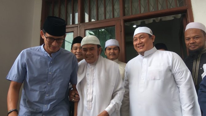 sandiaga salat jumat bersama rhoma irama