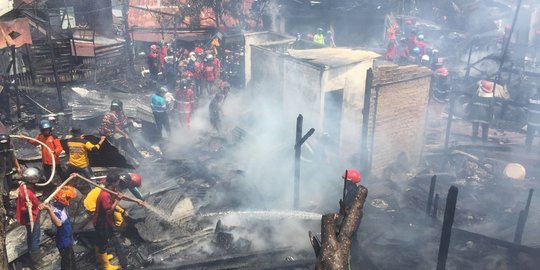 Kompor meledak, 5 rumah di permukiman padat di Samarinda hangus terbakar