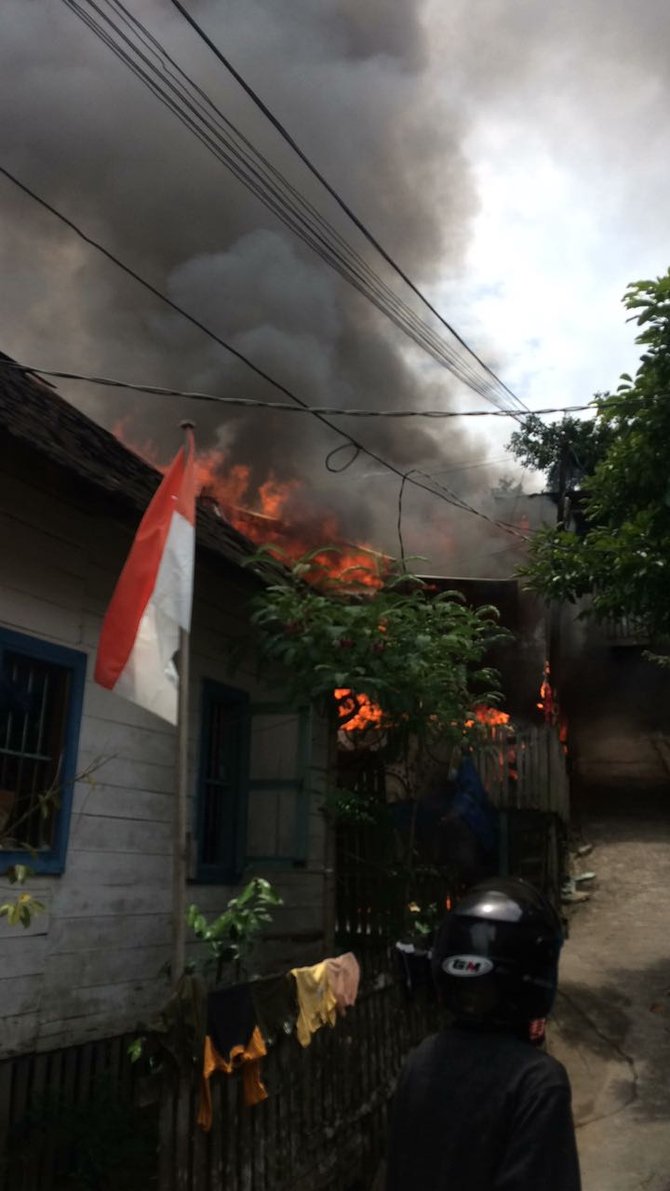 lima rumah terbakar di samarinda