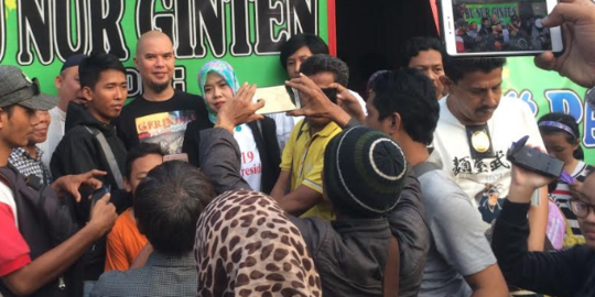 Debat panas rombongan Ahmad Dhani dengan penolak #2019GantiPresiden