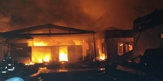 Pabrik permen di Malang terbakar, api bersumber dari ruang produksi