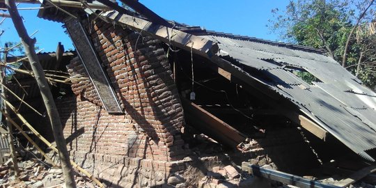 Korban gempa Lombok keluhkan kekurangan bantuan terpal dan selimut