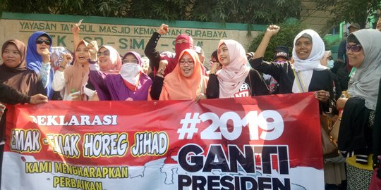 Tolak dibubarkan, massa pro #2019GantiPresiden di Surabaya diusir Banser