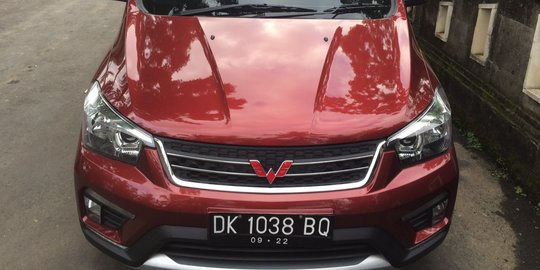 Wuling hadiahkan satu unit mobil pada Lindswell Kwok, ratu wushu Asia