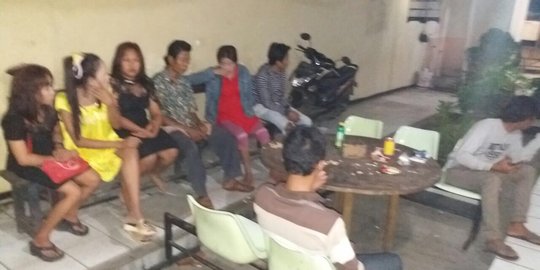 PSK tertangkap basah sedang layani pelanggan di warung kopi