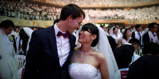 Antusias ribuan pasangan ikuti pernikahan massal di Korea Selatan