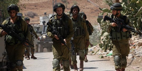 Pasukan militer Israel buldoser rumah warga Palestina di Tepi Barat