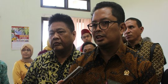 Mahyudin minta polisi usut aksi Neno Warisman rebut microphone pesawat