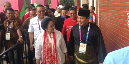 Prabowo dan Megawati Soekarnoputri duduk berdampingan nonton silat Asian Games