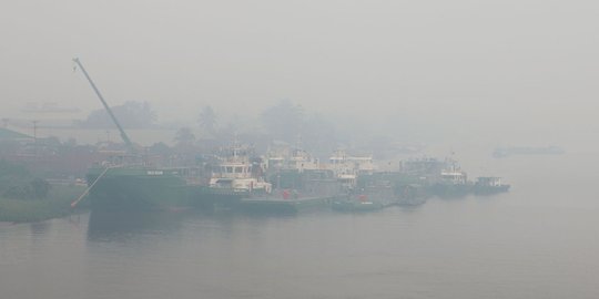 Pontianak diguyur hujan deras, kabut asap berangsur hilang