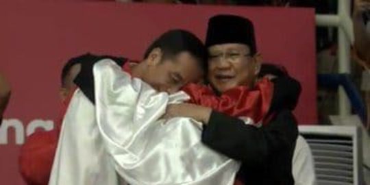 Jokowi-Prabowo-atlet berpelukan, dapat redam kegaduhan #2019GantiPresiden