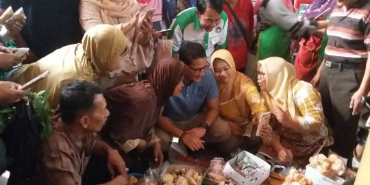 Di Pasar Beringharjo, Sandiaga jadi rebutan swafoto pengunjung & pedagang