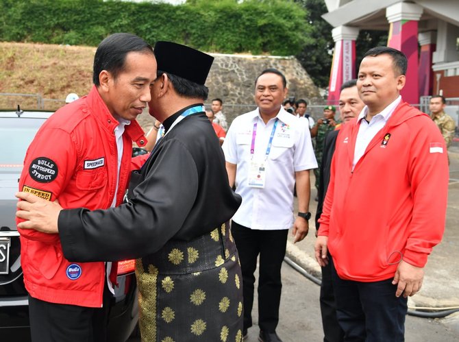 jokowi dan probowo nonton pencak silat