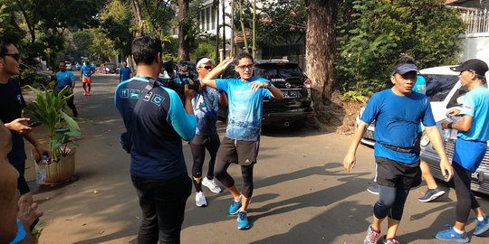 Sering pakai kaos warna biru, Sandiaga tepis kabar sinyal gabung ke PAN