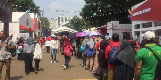 Antusias warga serbu boneka maskot Asian Games jelang penutupan