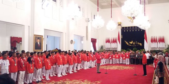 Jokowi ke atlet Asian Games: Saya ingin naik motor lagi, tambah 31 emas