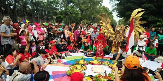 Bangga Indonesia sukses di Asian Games, warga Solo potong tumpeng