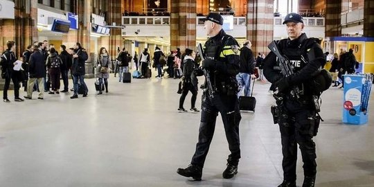 2 Warga AS ditikam pisau saat berada di stasiun kereta api di Amsterdam