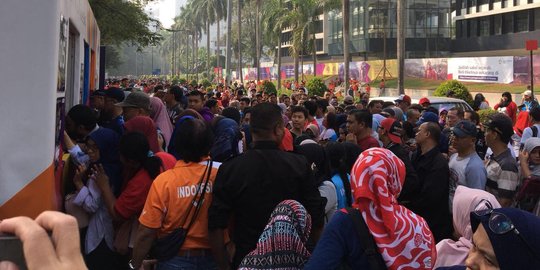 Antusiasme warga saksikan penutupan Asian Games meski di luar GBK