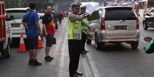 Kesigapan polisi dan Dishub atur lalu lintas jelang penutupan Asian Games 2018