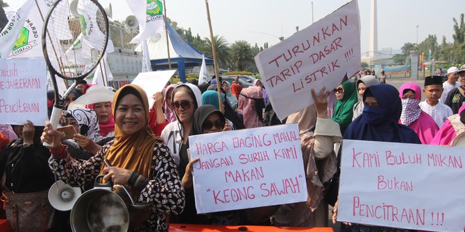 Hasil gambar untuk emak-emak keong youtube