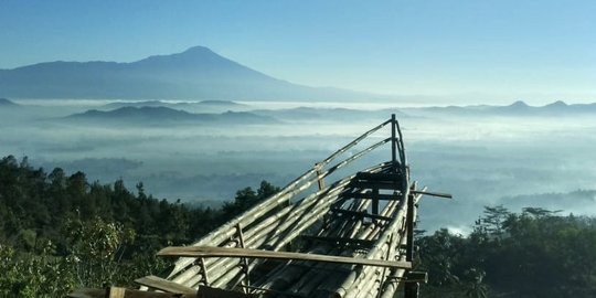 Sensasi panorama di atas awan bukit Wadas Tumpang Banyumas