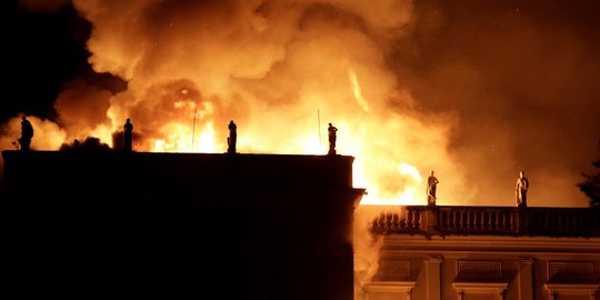 Museum berusia ratusan tahun di Brasil terbakar hebat