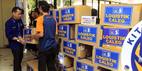 NasDem bagikan logistik kampanye kepada ratusan bakal caleg