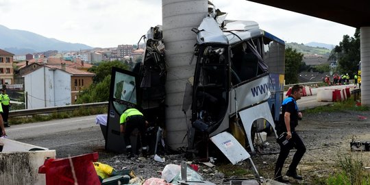 Tabrak pilar flyover, bus maut tewaskan lima penumpang