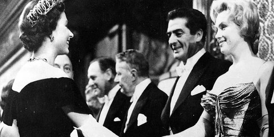 monroe masih hidup usianya sama dengan ratu elizabeth ii rev2