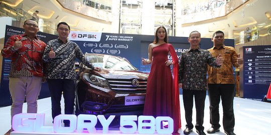 Mobil SUV DFSK Glory 580 goda konsumen paris van java