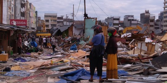 Tutupi jalan, 1.400 lapak pedagang di Pasar Sentral Makassar dirobohkan