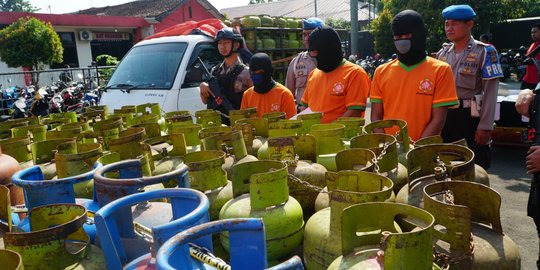 Tiga pria di Bogor oplos elpiji 3 kg lalu dijual ke Cileungsi & Bekasi