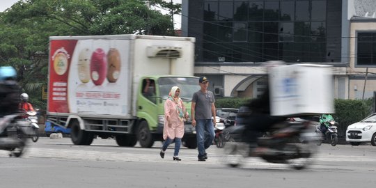 Ketiadaan JPO dan lampu merah di simpang Pulogadung ancam keselamatan pejalan kaki