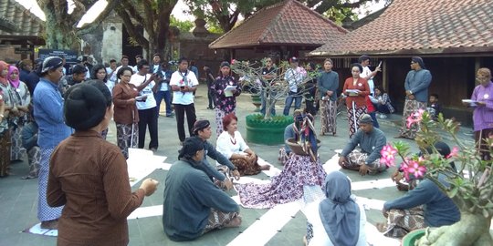 Relawan Jokowi gelar doa di makam Panembahan Senopati supaya pilpres damai