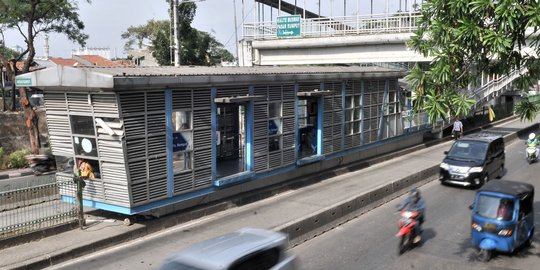 Kondisi memprihatinkan halte Transjakarta Pasar Rumput