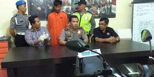 Eka curi motor temannya kemudian digadaikan, uangnya dipakai mabuk-mabukan