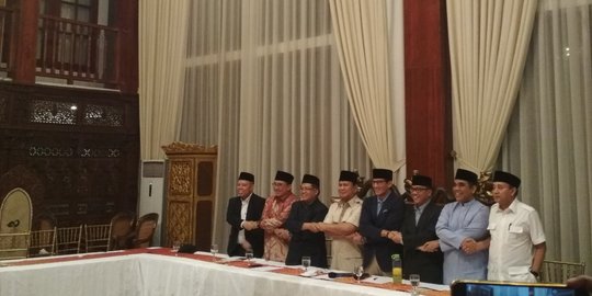 Prabowo beri bocoran soal timses: Tidak impor pemain, kita paket hemat