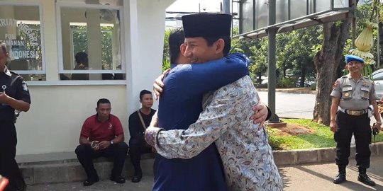 Lama bersahabat, Erick Thohir keberatan disebut bertarung dengan Sandiaga