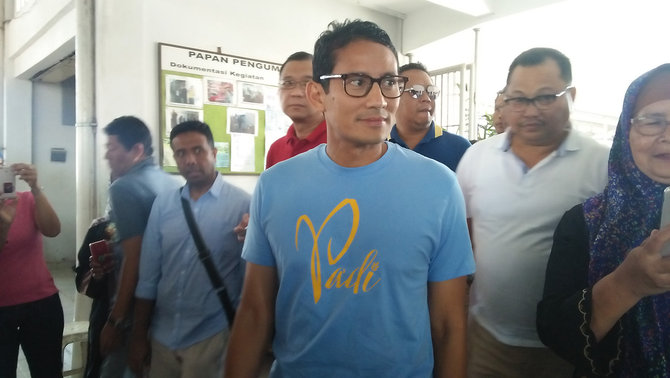 sandiaga di pasar sindhu denpasar