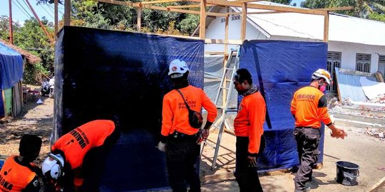 Pramuka bangun tujuh rumah darurat buat korban gempa Lombok