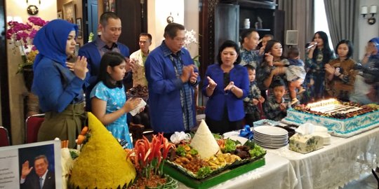 Ibunda Sandiaga hadiri perayaan HUT Demokrat ke-17 di rumah SBY