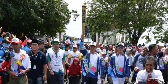 Menpora keliling bawa obor Asian Para Games dan dapat gelar kehormatan di Ternate