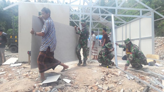TNI buat rumah hunian sementara di Lombok, biaya cuma Rp 